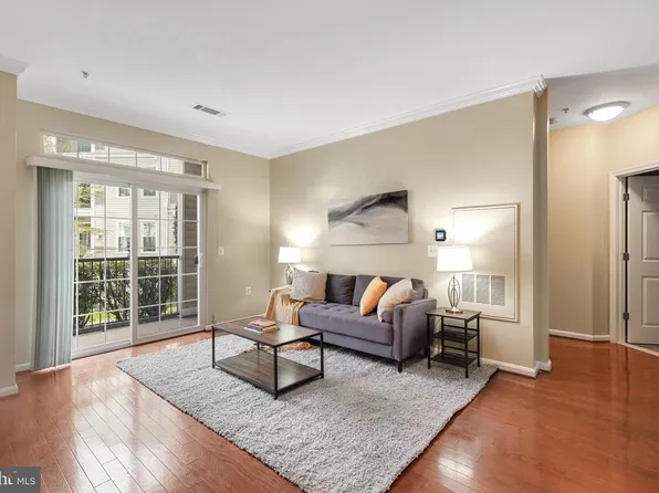 2465 Army Navy Dr APT 104, Arlington, VA 22206