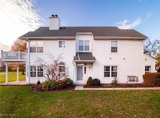 385 Vista Cir, North Olmsted, OH 44070
