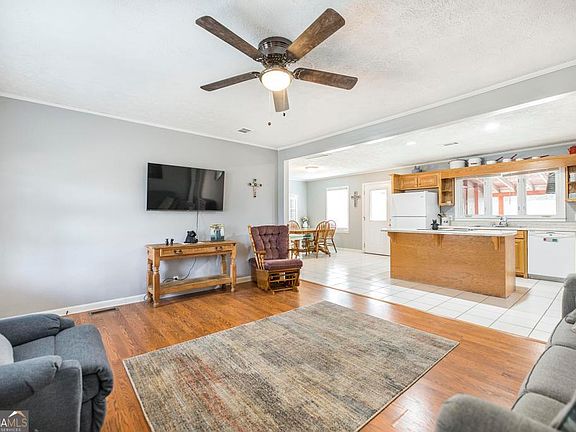 5th image of 188 E Lewis St