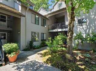 4000 Carman Dr #F89, Lake Oswego, OR 97035