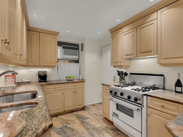 400 West End Avenue image 3 of 9