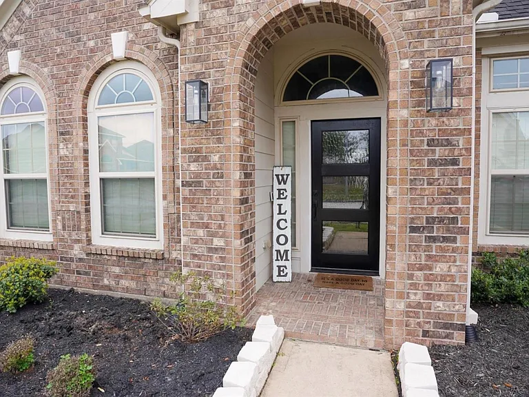 2109 Mooncrest Dr — Photo 1