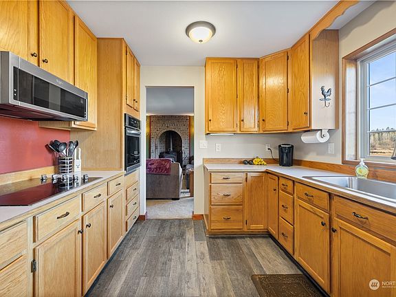 4th image of 911 341st Street Ct E