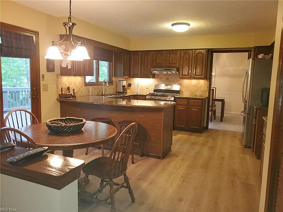 3rd image of 9277 Canterbury Ln
