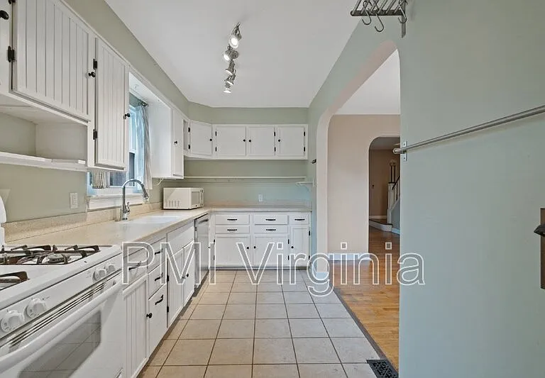 7805 Sheryl Dr — Photo 14