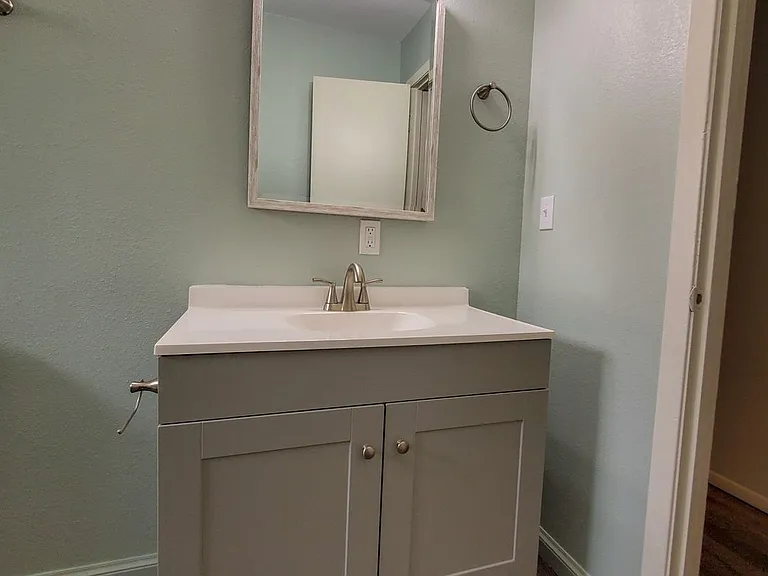 1117 E Parker St — Photo 12