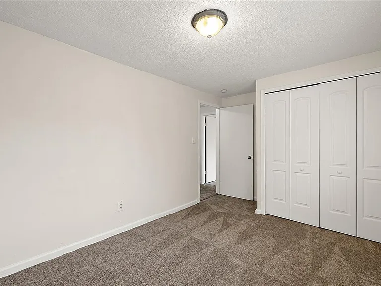 219 Ashland St — Photo 22
