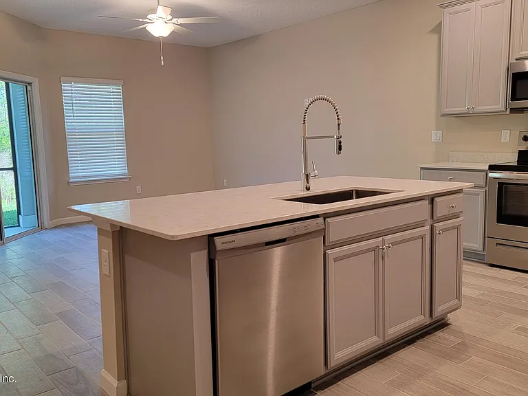 12870 Josslyn Ln — Photo 4
