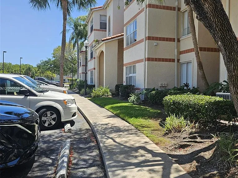 3470 Pinewalk Dr N #221 — Photo 1