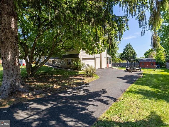 3rd image of 1519 Nevarc Rd
