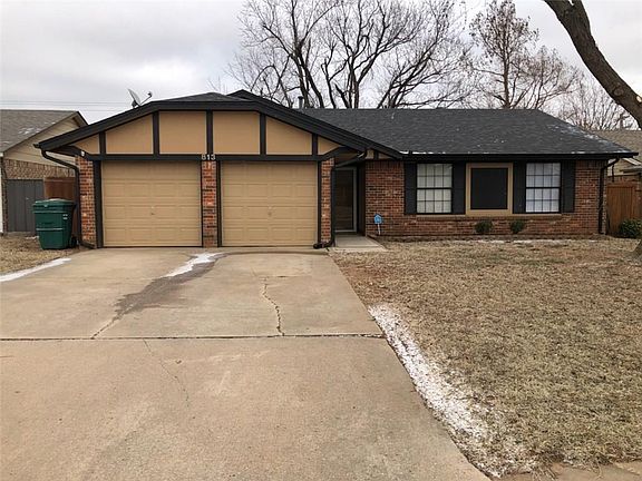 2nd image of 813 Lancaster Dr