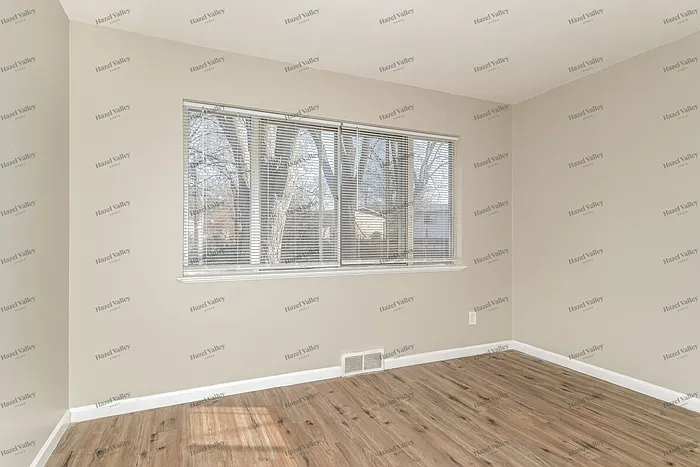 7048 Clover Ln — Photo 10
