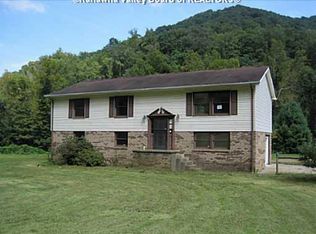 713 Paint Creek Rd, Hansford, WV 25103