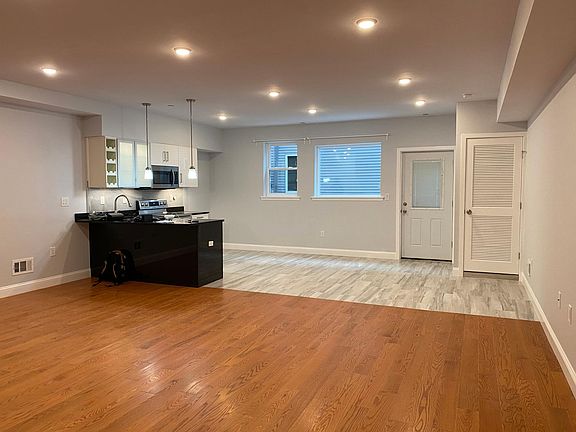5th image of 1635 Poplar St APT 1B