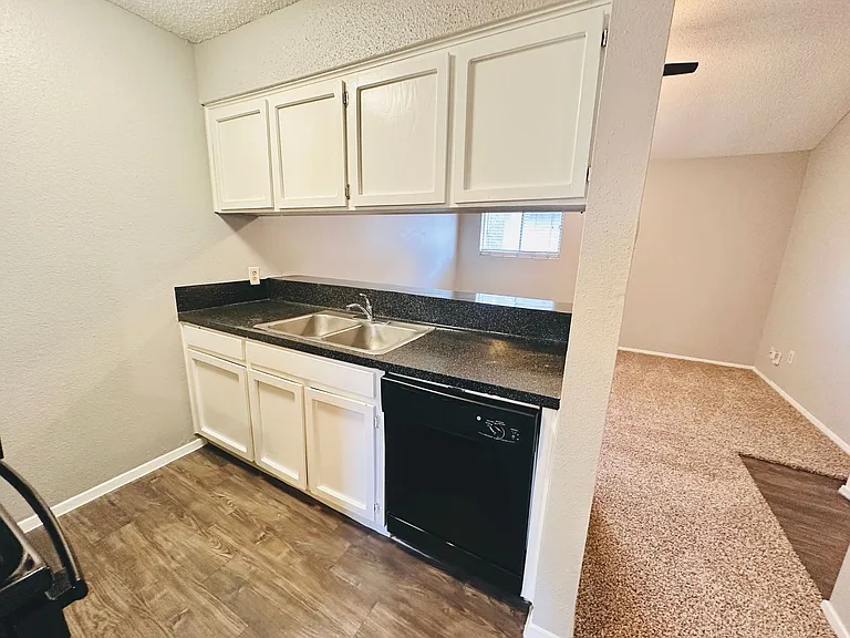 Awesome open Studio Apartments Close to Downtown — Photo 52