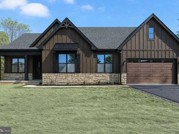 3 Libbys Ridge Rd, Berkeley Springs, WV 25411