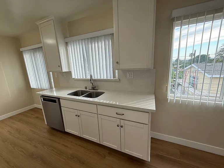 2601 N Glenoaks Blvd #E — Photo 10