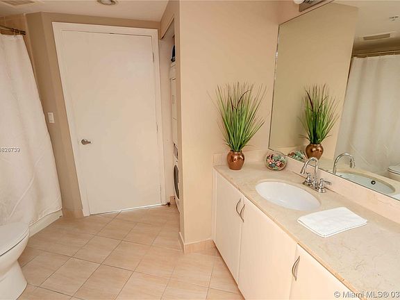 5th image of 1750 N Bayshore Dr APT 2414