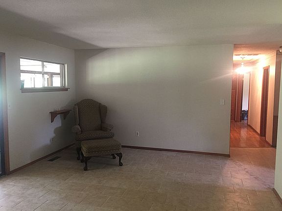 5th image of 8828 NE 25th St
