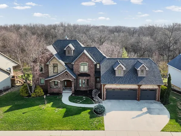 1610 Briarwood Ln, Mahomet, IL 61853