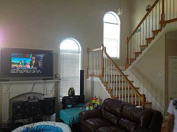 4th image of 230 Whitney Ln