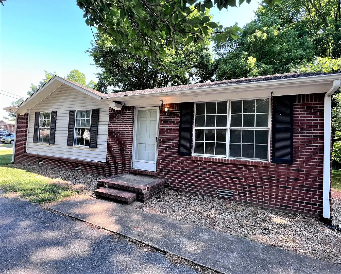 Charming Brick Home with Back Deck! — Photo 2
