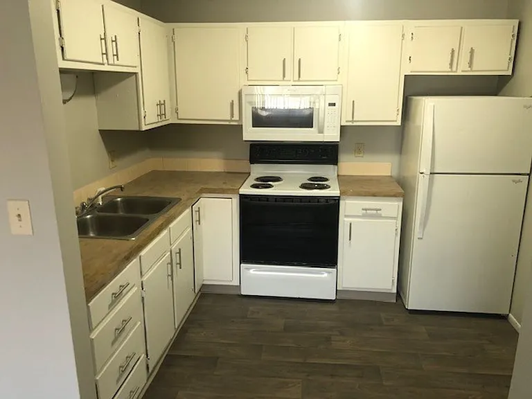 608 NE 4th Street — Photo 2