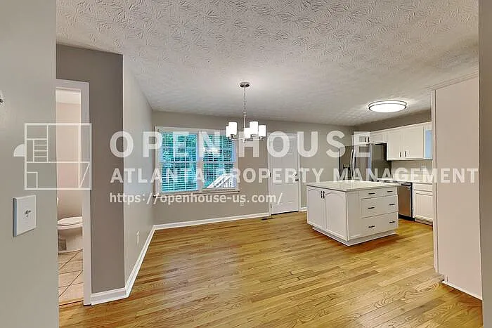 210 Austin Dr — Photo 6