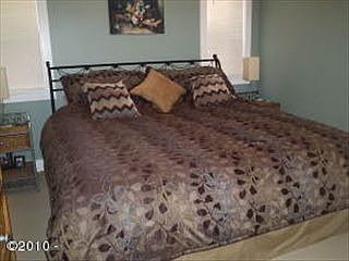 4th image of 2735 SW Beach Ave