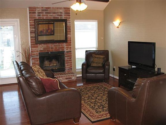 3rd image of 4705 Oxford Dr