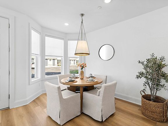 Arlington Dining Area