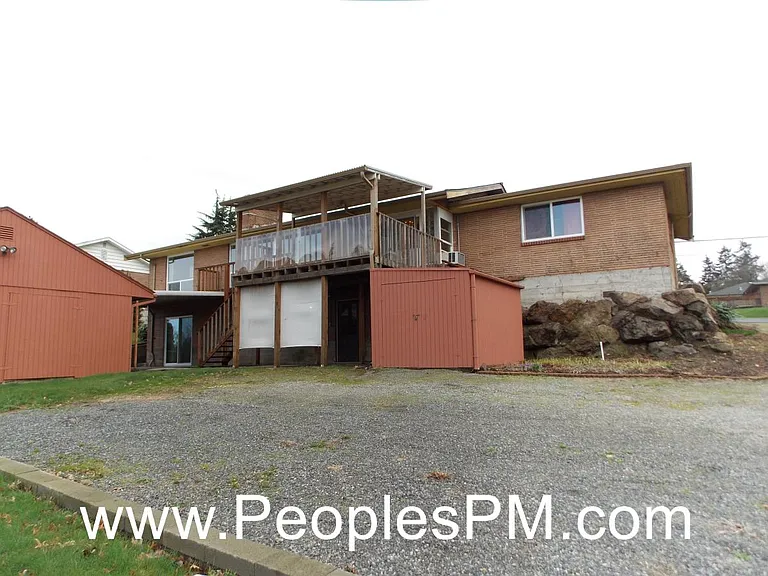 1617 Jones Ave NE — Photo 7