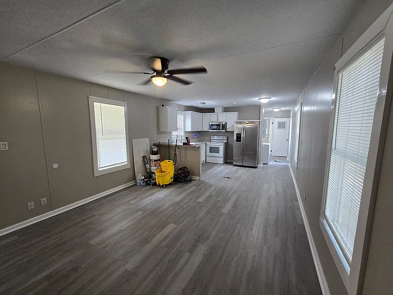 2812 Desert St — Photo 3