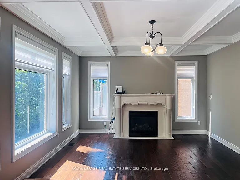 2366 Chateau Cmn — Photo 11