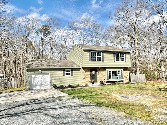 3rd image of 423 Dennis Dr