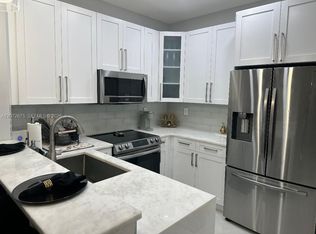 7690 S Southwood Cir, Davie, FL 33328