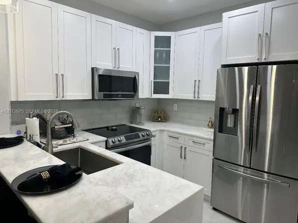 7690 S Southwood Cir, Davie, FL 33328