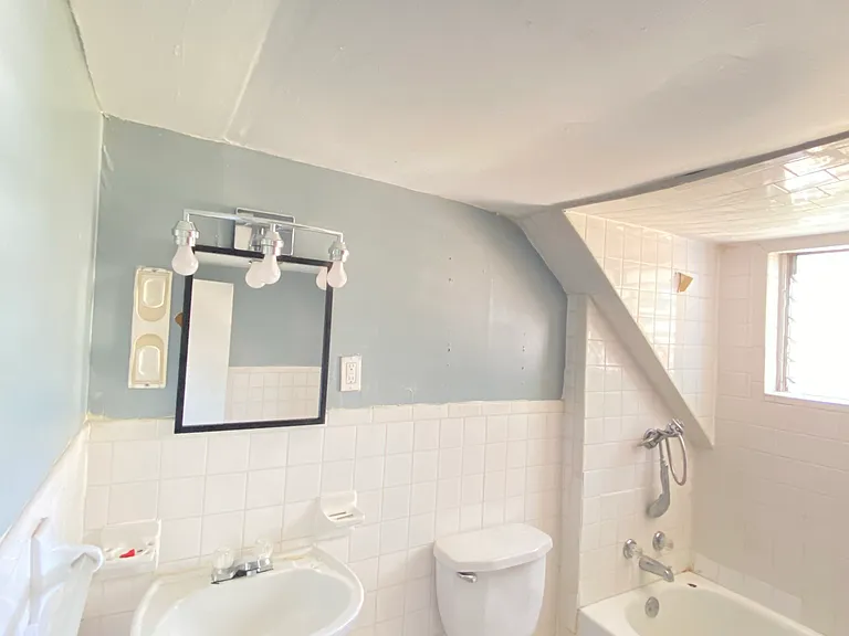 2411 Forrest Ave #2 — Photo 2