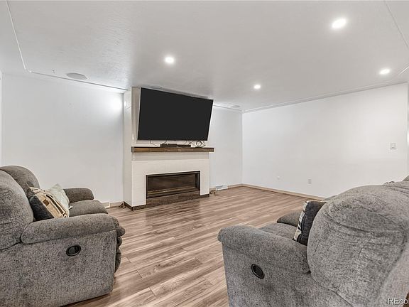 4th image of 1093 S Holland Street