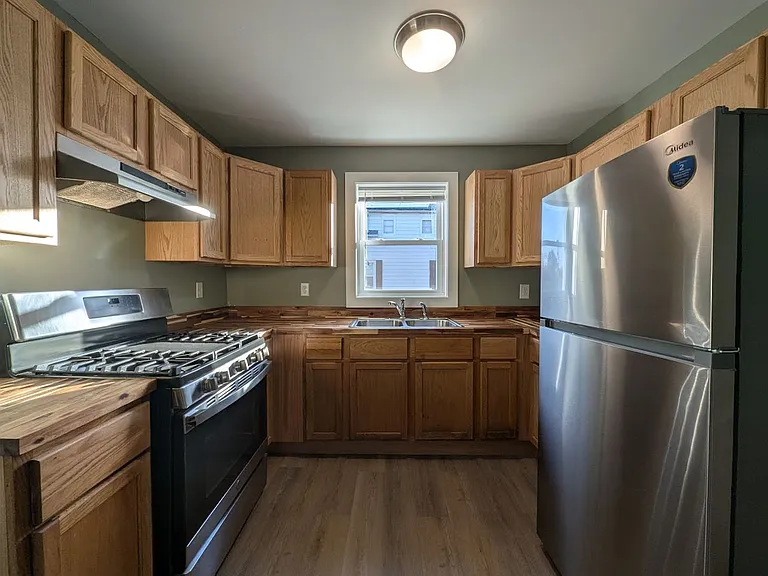 304 E Hill St — Photo 7
