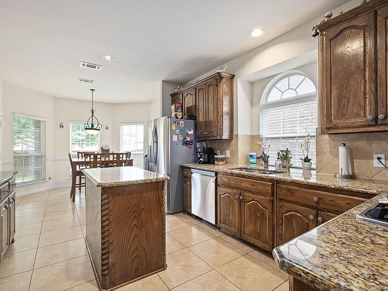 11637 Gatesville Dr — Photo 9