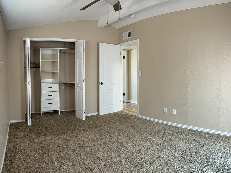 5527 Carousel Dr — Photo 21