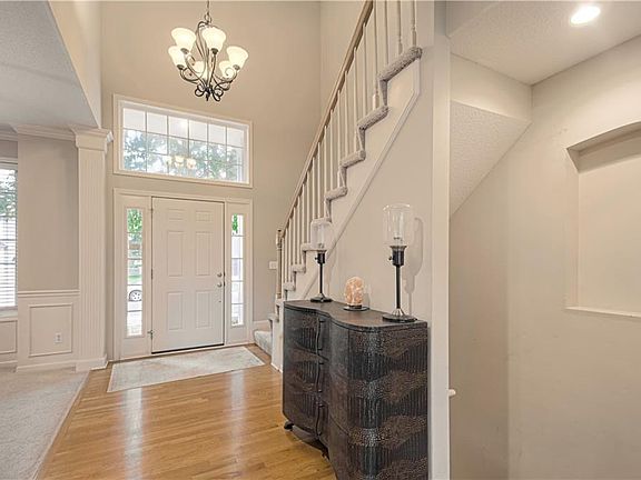 3rd image of 121 NE Hidden Meadow Ln