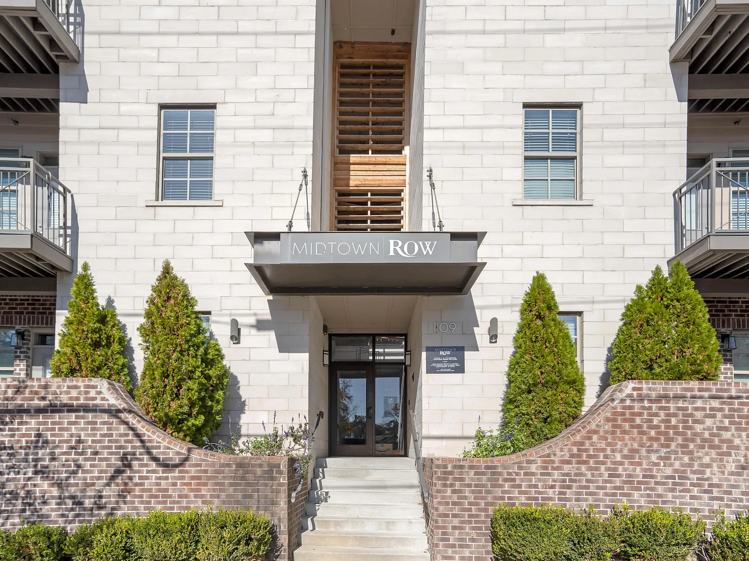 Midtown Row Apartments — Photo 1