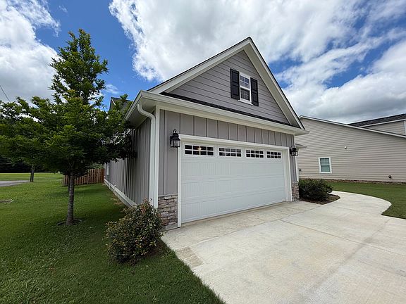 2nd image of 32 Dogwood St NE