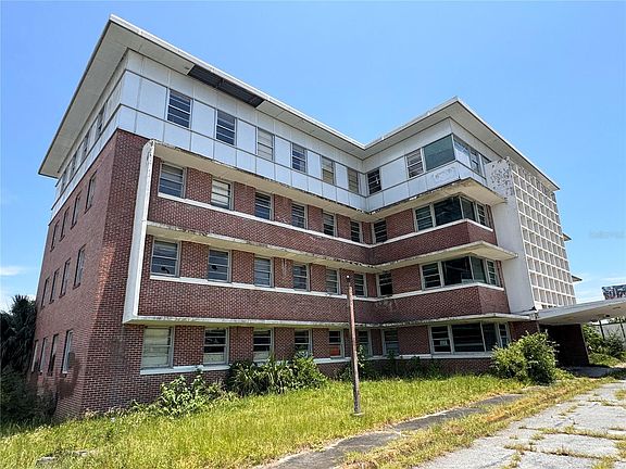 3rd image of 1750 N Palafox St