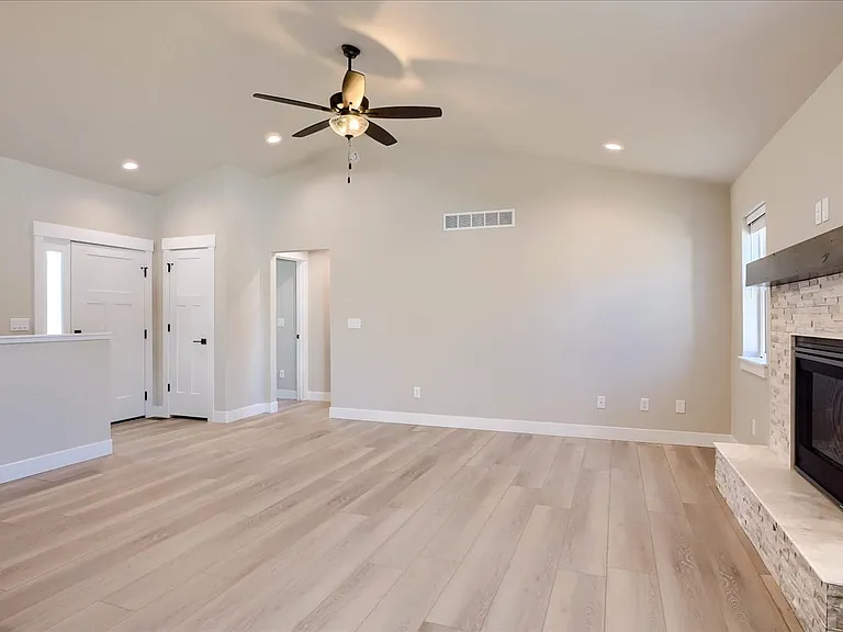 910 Phipps Ave — Photo 21