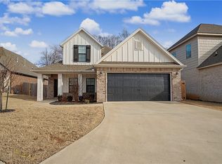 2190 N Woodlark Ln, Fayetteville, AR 72704