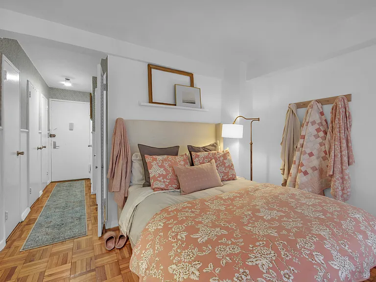 335 E 51st St #3C — Photo 6