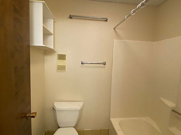 3rd image of 1222 N Cass St #391